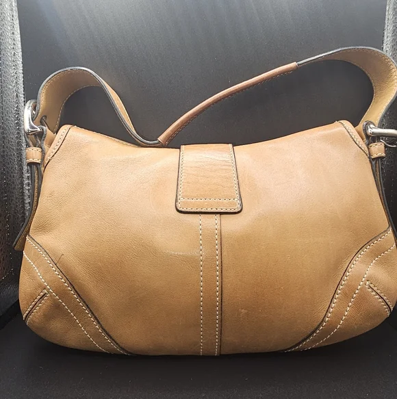 Vintage Coach Soho Flap leather shoulder bag in a British Tan color. - Picture 2 of 16